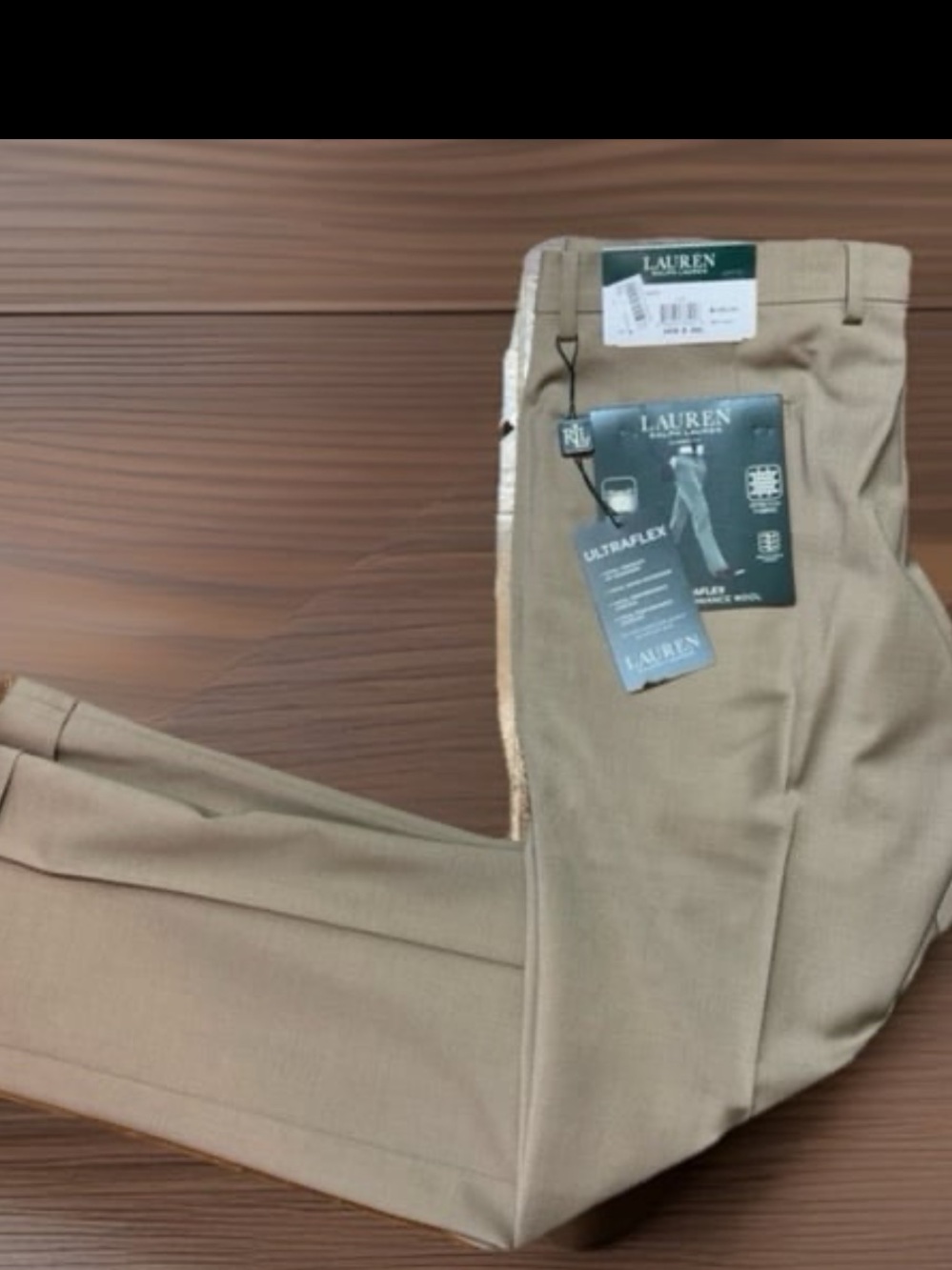 Lauren Ralph Lauren Men's Classic Khaki Dress Pants in beige. Mens 33x30, NWts